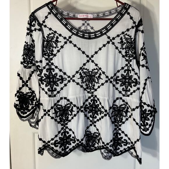 Ana & Rose Tops - Ana & Rose Black & White Peplum Cropped Boho Artsy Hippy Top Blouse L